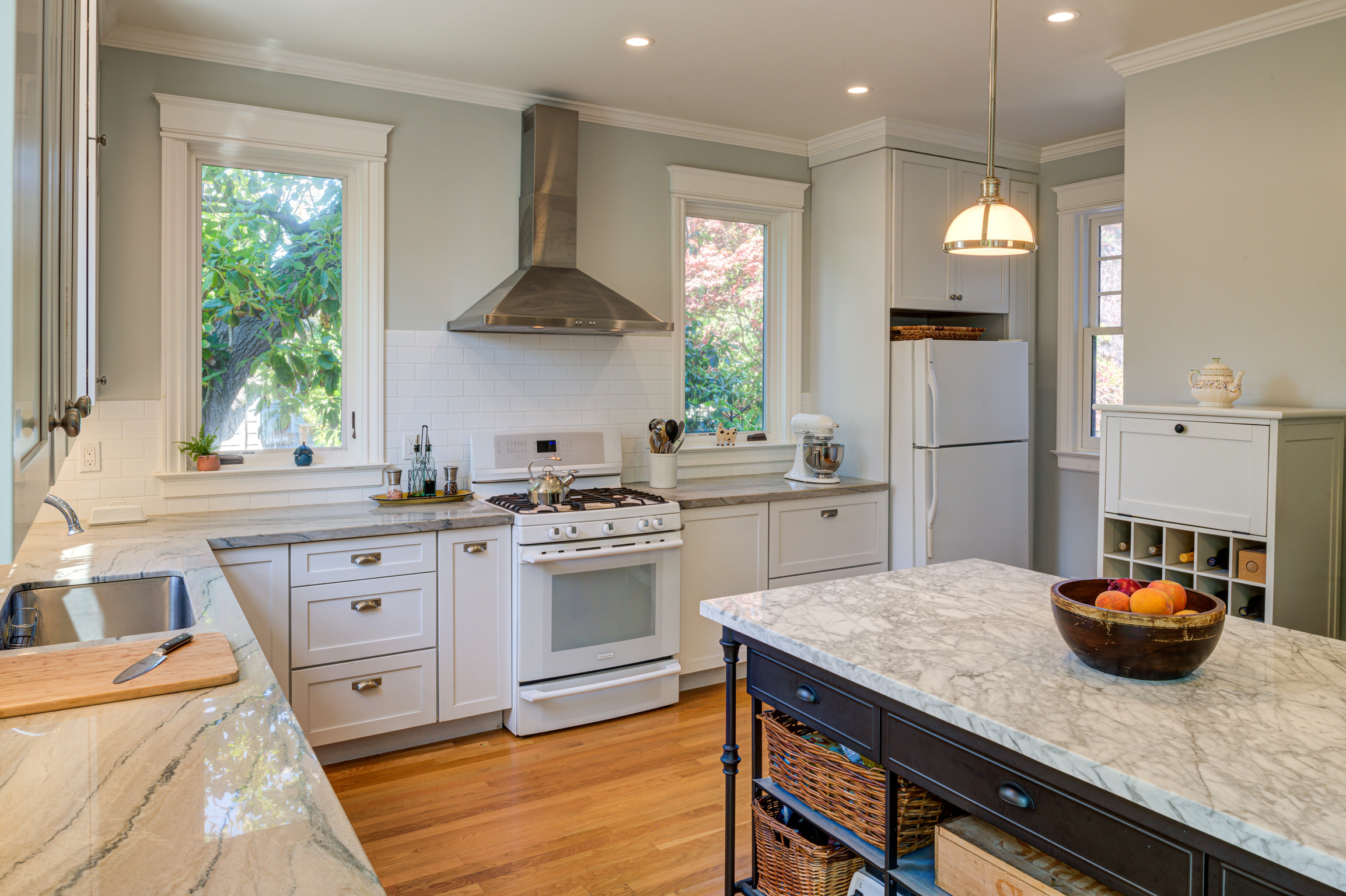 Modern Alameda kitchen with updated layout, multiple windows for natural light, quality appliances—suited for remodeling or expansion.